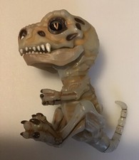WowWee Fingerlings Doom Raptor Dinosaur T-Rex Bonehead Skeleton Dino 5" WORKS