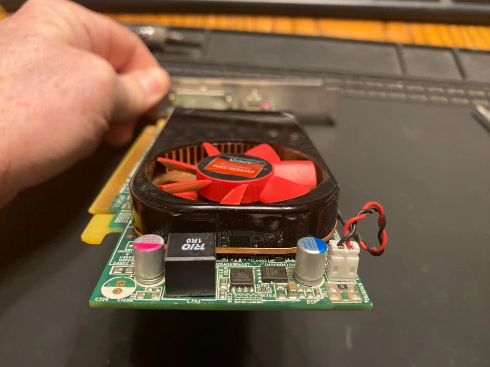 AMD Radeon R7 250 2GB Disp-Port DVI PCI-E (Cleaned - New Thermal Paste - Tested) - Image 4 of 4