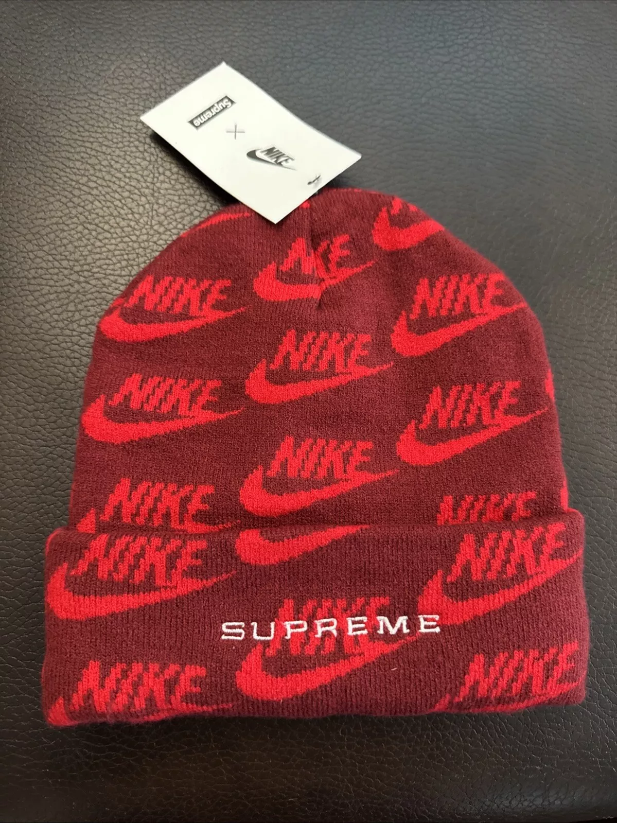 Supreme X Nike Bonnet Rouge Jacquard DC4110 657 Neuf avec étiquette
