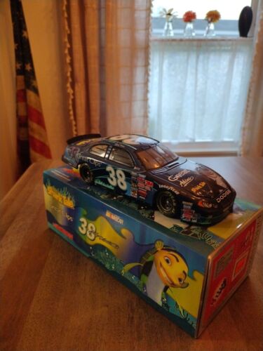 Kasey Kahne #38 2004 Great Clips Shark Tale 1:24 Diecast - Picture 1 of 3