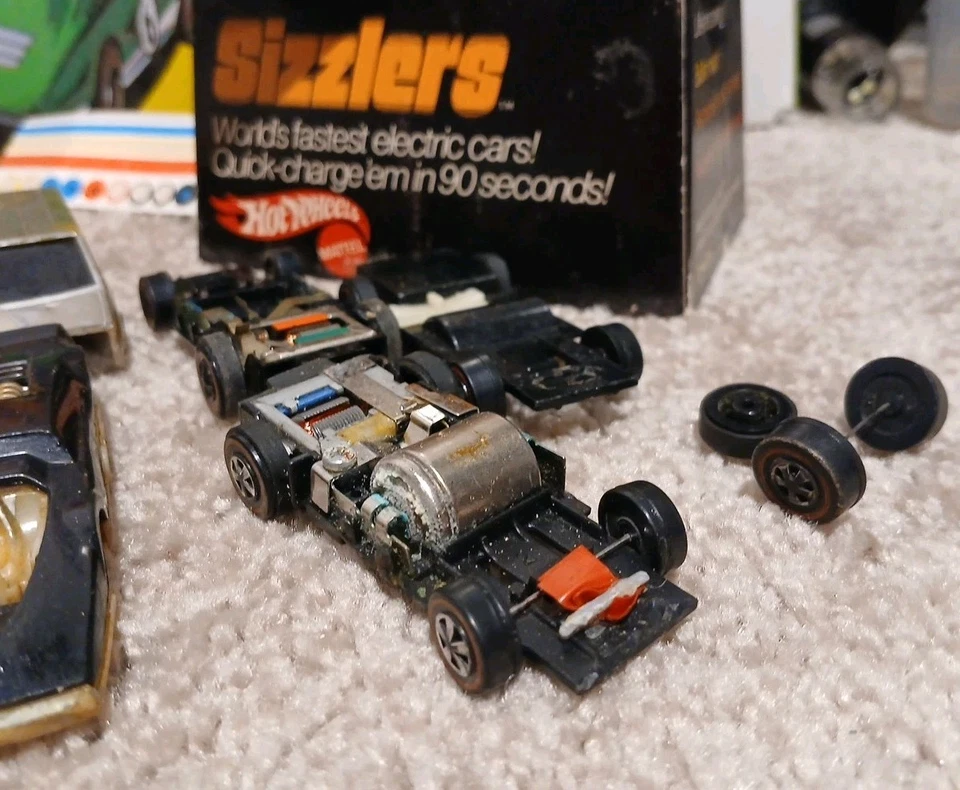 De colección Redline Hot Wheels Sizzlers 30 Coches 28 Carcasas + Artículos Máquina de Jugos Foto 4 de 4