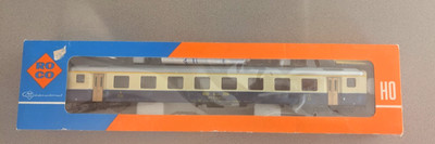 ROCO 4239A H0 Model of a BLS (Switzerland) 1st Class Regional Express Coach