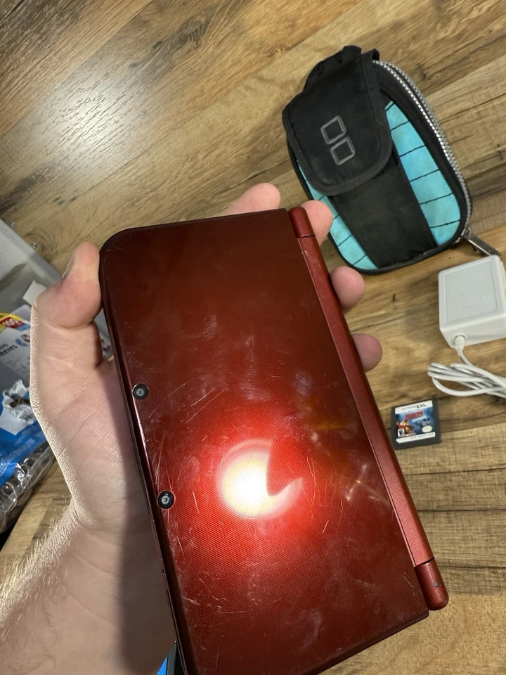 Consola Nintendo NUEVA 3DS LL XL Roja Metálica con Cargador, Juegos y Estuche - Probada Foto 3 de 4