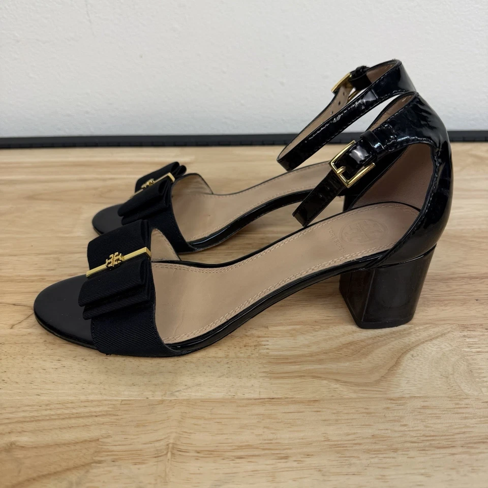 Sandalias Tory Burch Selma con lazo tacón bloque charol negras talla 8 Foto 3 de 4