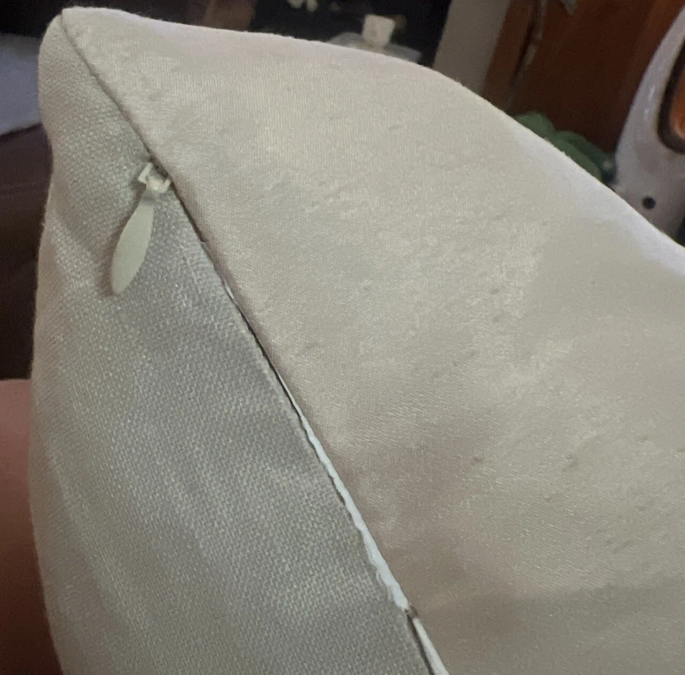 Almohada Rosa Satinado Lirio-17” X 17”. Cama floral, almohada decorativa Foto 3 de 3