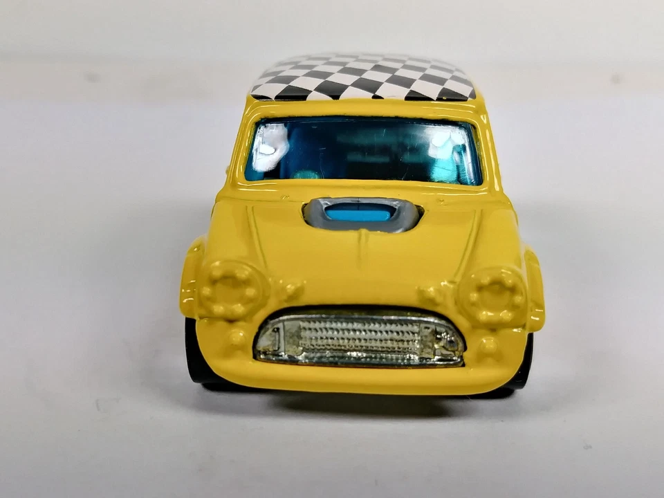 MINI Cooper Hot Wheels 2000 First Editions #90 Yellow Lace Wheels 1:64 Loose - Image 4 of 4