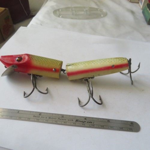 FISHING LURE HEDDON 6½" WOOD GLASS EYES GIANT JOINTED VAMP RED SIDE STRIPE