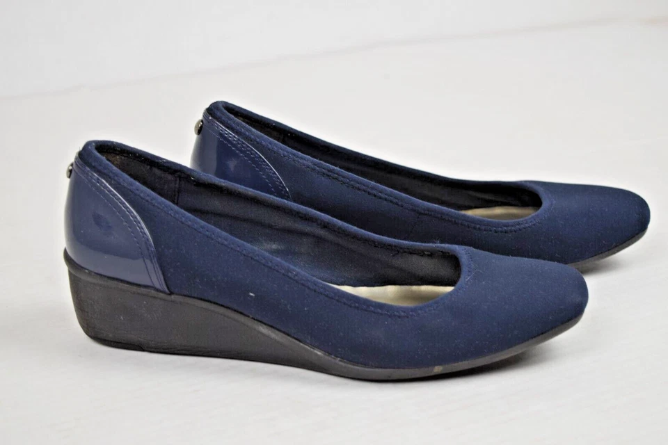 Anne Klein Sport Wisher Wedge Pump Size 8.5 00s Navy Blue Soft Stretch Fabric - Image 2 of 4
