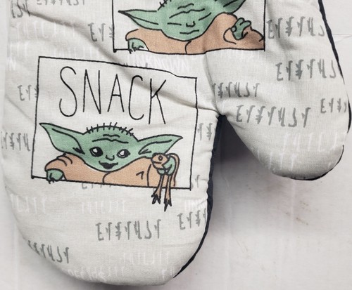 Fabric Jumbo Oven Mitt (7"x11") DISNEY, STAR WARS,YODA,PROTECT,ATTACK, SNACK, BB - Picture 3 of 6