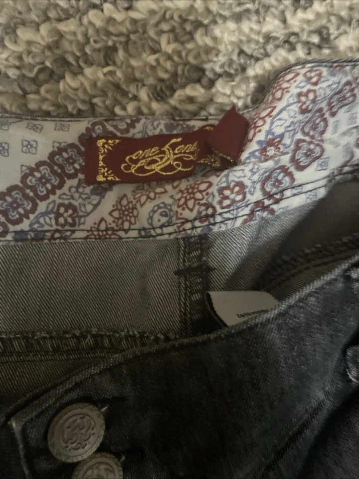 Bermuda jeans One 5 One feminina tamanho 10 lavagem escura 3 botões cintura pernas algemadas - Imagem 2 de 4