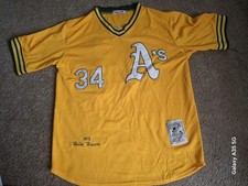1972 Oakland A’s Rollie Fingers (34) Stitched  Mitchell & Ness jersey Medium 