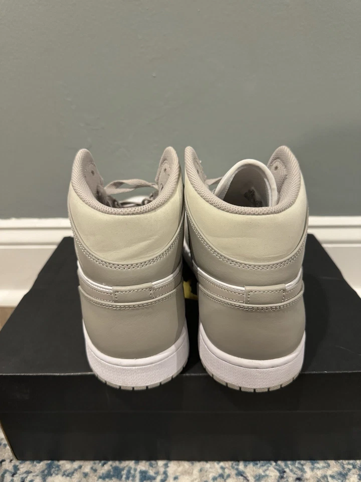 Air Jordan 1 Mid College Gris/Hueso Claro Talla 11 Foto 4 de 4