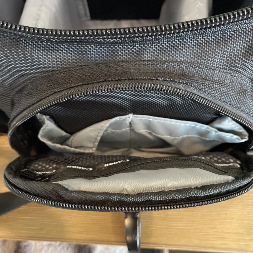 Bolsa Gadget Personalizada para Cámara Canon 100EG Negra/Oliva con Correa Excelente Estado Foto 3 de 4