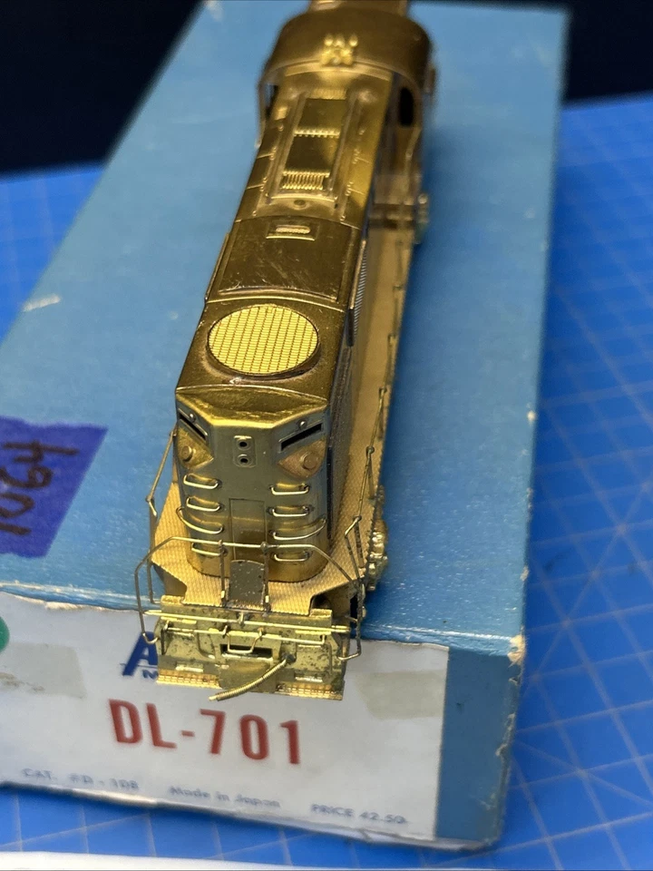 ALCO HO Scale Powered Brass RS-11 High Hood Diesel Engine DL-701 - Image 4 of 4