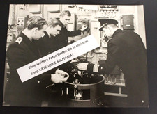 NVA Foto 31 x 23 cm Offizierssch&uuml;ler an nautischen Ger&auml;ten 1972 original DDR