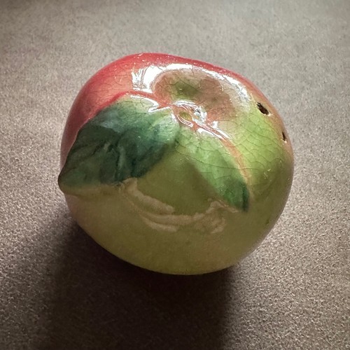 VINTAGE DARBYSHIRE AUSTRALIAN POTTERY TURNIP & APPLE SALT & PEPPER SHAKERS - Picture 9 of 13