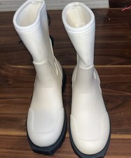 Off White Sponge Rainboots $495   Size 38 Is 7