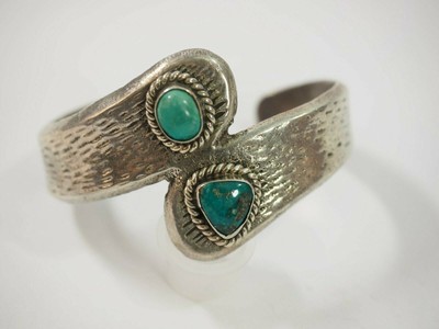 SHarp Vintage Two Stone Turquoise Ladies By-Pass Cuff Bracelet Sterling Silver