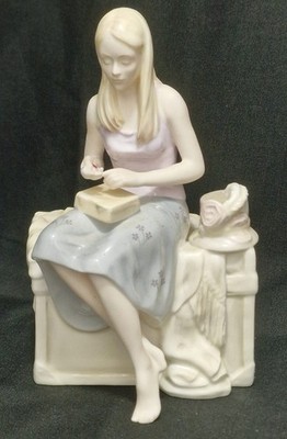 Wedgwood ''Discovered Treasures'' Figur ''Moments In Time'' Serie Bone China B12