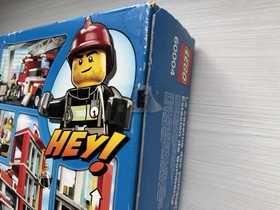 LEGO 60004 City Fire Station 2013 *BRAND NEW IN SEALED BOX *RETIRED