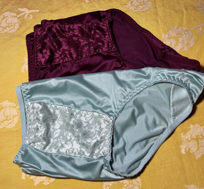2 Pair of Panties BALI Nylon and Spandex Size XL NWOT