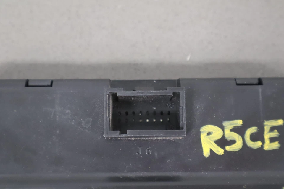 03-06 Módulo de control de carrocería Chevy SSR BCM 15136876 OEM Foto 2 de 4