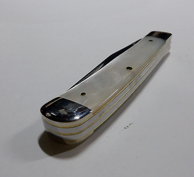 Case XX 8254 SS Mother of Pearl Trapper 4 1/8 Case XX 8254 SS Mother of Pearl Trapper 4 1/8