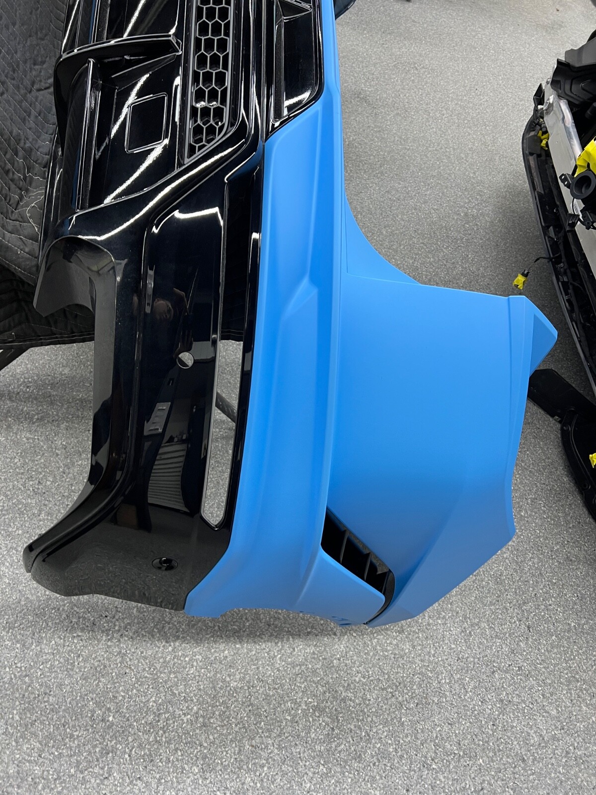 Lamborghini Urus S Rear bumper complete like new Blu Seiler and Gloss Black