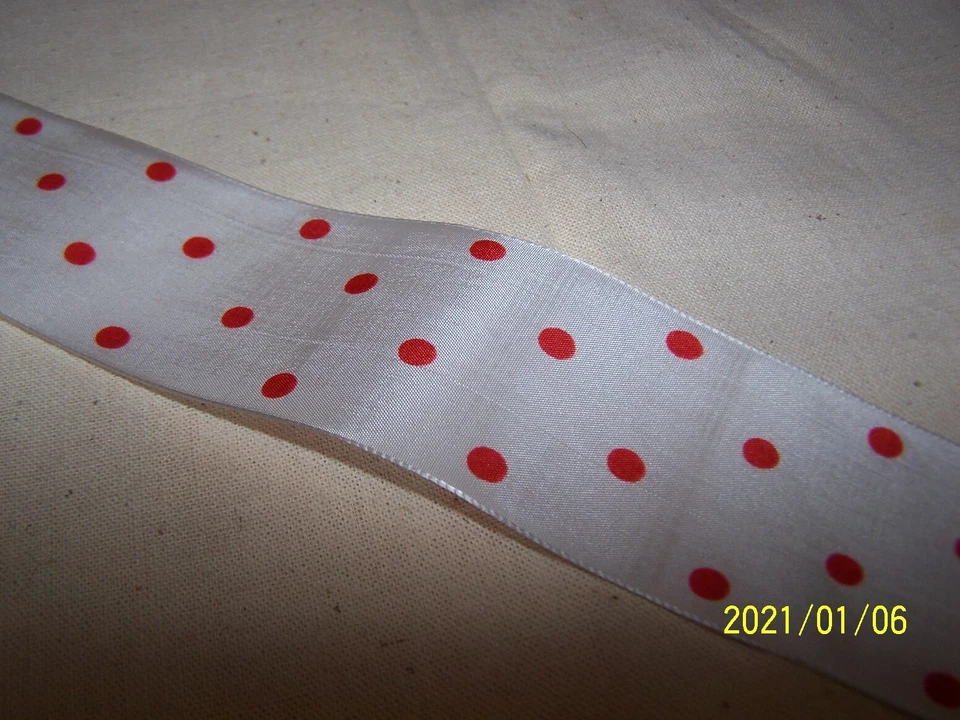 Ancien ruban à petits pois rouge sur fond blanc. Années50. Vendu au mètre. N°182 - Photo 3/4