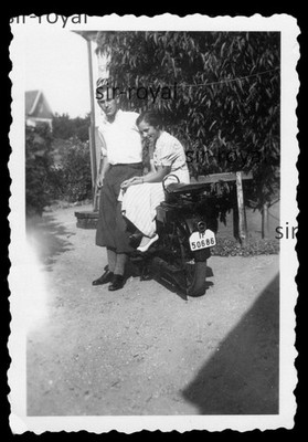 Hübsches Paar auf Motorrad KFZ Krad - 1930er - Knickerbocker Hose - Foto 6x9cm