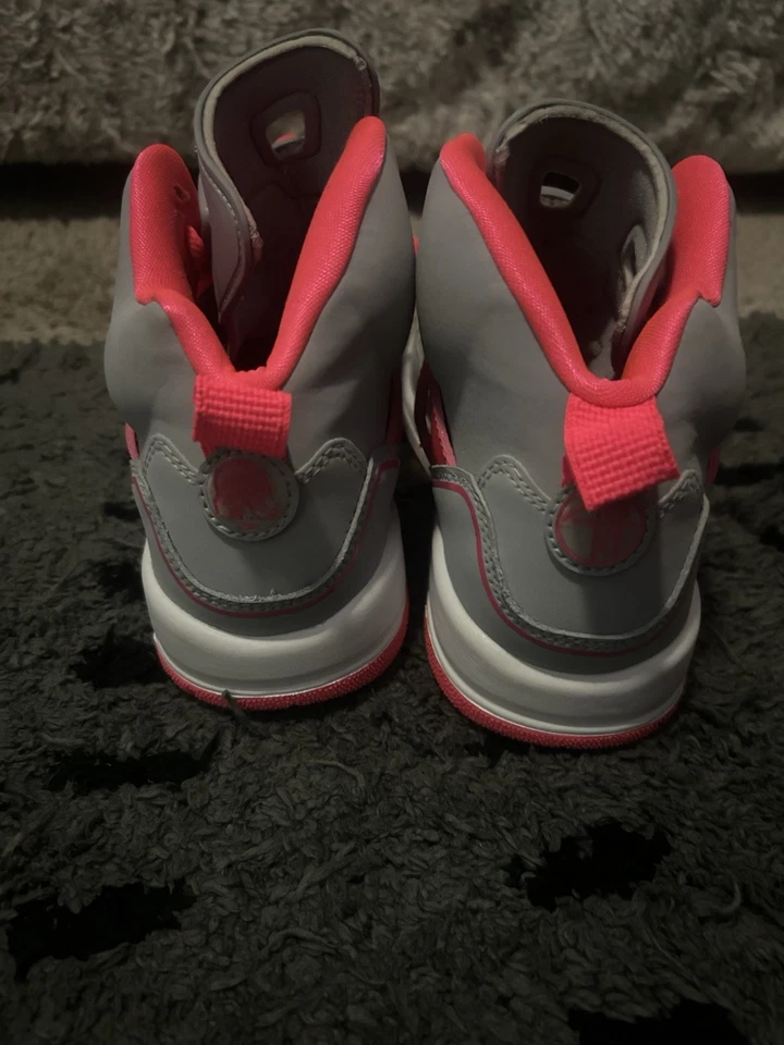 Zapatos Jordan Spizike para niños grandes en gris lobo y rosa corredor TALLA 5.5Y Foto 4 de 4