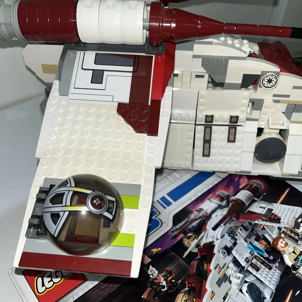 LEGO Star Wars: Republic Attack Gunship (7676) Read Description - image 2 of 4