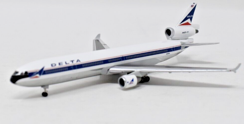 Airplane Delta Air Lines McDonnell Douglas MD-11 Herpa Wings 1/500