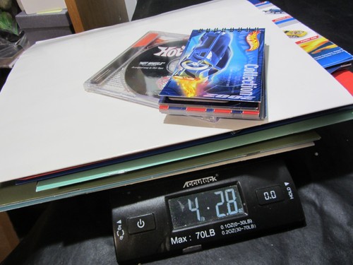 Hot Wheels NEWSLETTER BOOKLETS with folders and posters! Great lot! - Picture 13 of 14