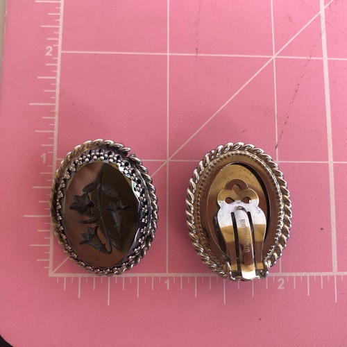 Whiting & Davis Etched Hematite Lily Cameo Silver Tone Clip On Earrings Black - Picture 5 of 5