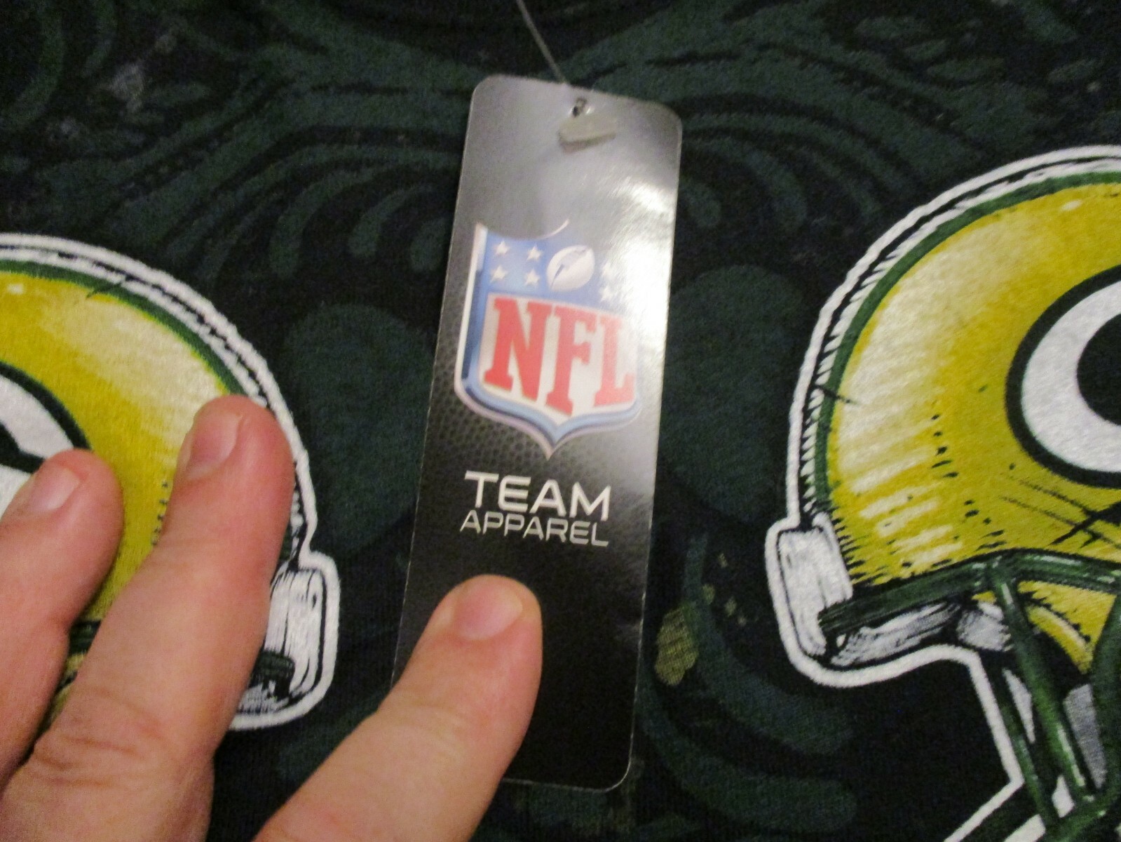 GREEN BAY PACKERS HELMETS ABSTRACT NFL TEAM APPAREL BRAND T SHIRT MED