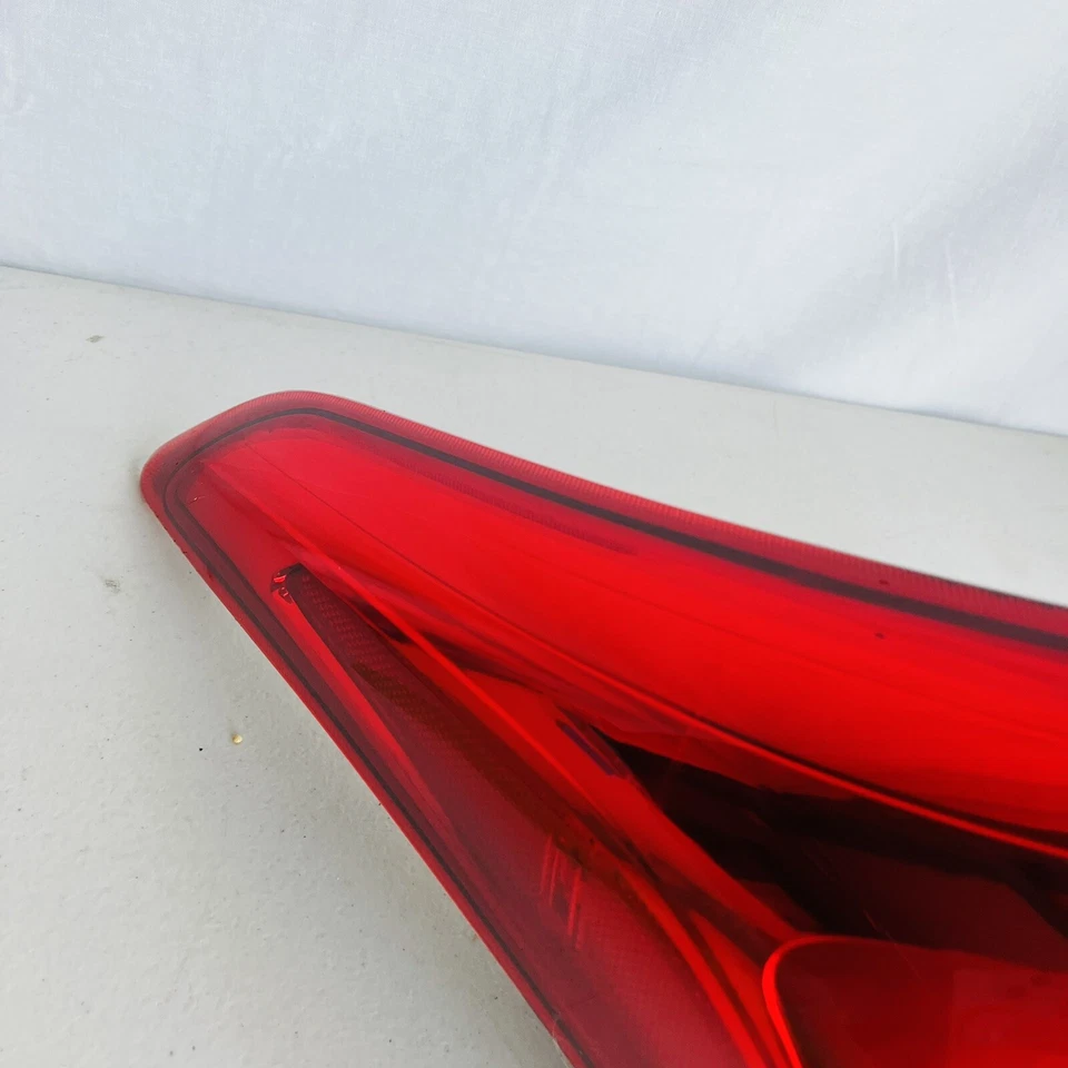 Lámpara trasera LED genuina izquierda en carrocería para Hyundai Elantra GT i30 2012 2016 NUEVO Foto 2 de 4