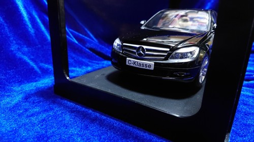 1/18 Mercedes-Benz C Class Limousine Avantgarde Autoart 76264 - Picture 3 of 6
