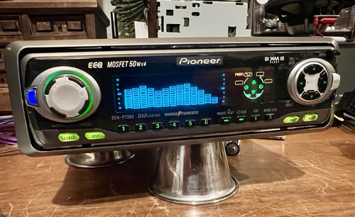 ¡Audio de coche de la vieja escuela! Receptor de CD PIONEER DEH-P7300. Expositor raro, cuadrado, animado - Imagen 3 de 10