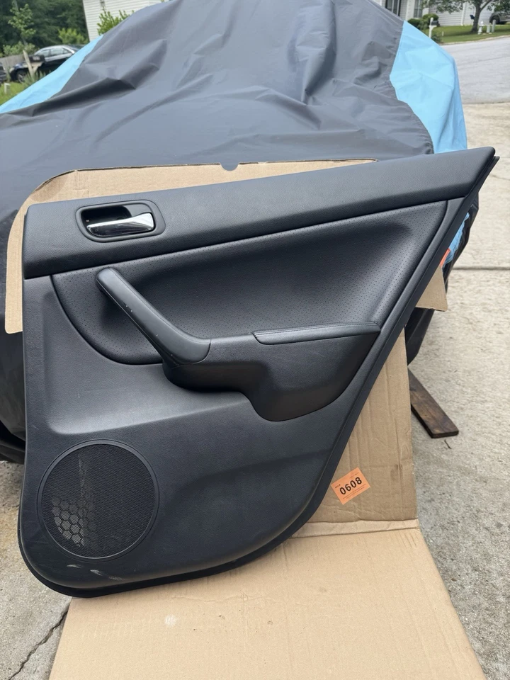 Черная накладка на правую заднюю дверь Acura TSX 04–08 годов выпуска с дверной ручкой - Изображение 2 из 2