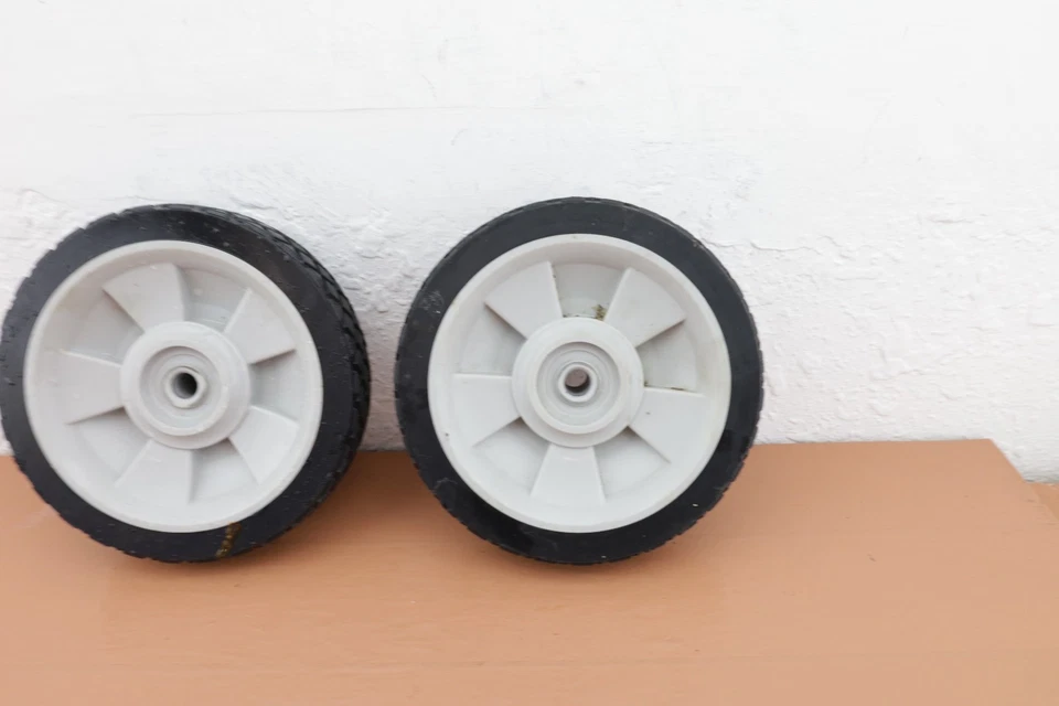 Máquinas de patio 11A-02M2700, MTD 1R61NU cortadora de césped ruedas OEM (cantidad 2) Foto 2 de 4