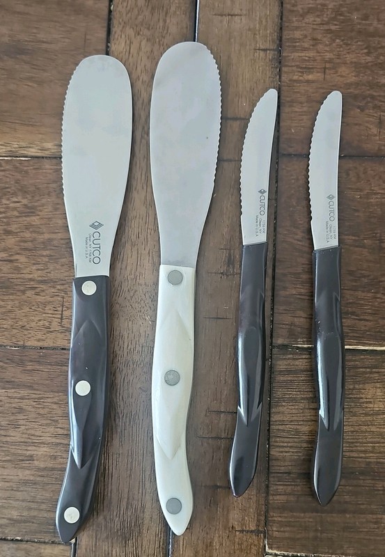 Cutco Serrated Table/Steak Knives ,Sandwich spreader lot of 4 used.