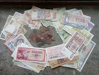 Grande Lotto Di Banconote E Monete Italiane E Straniere