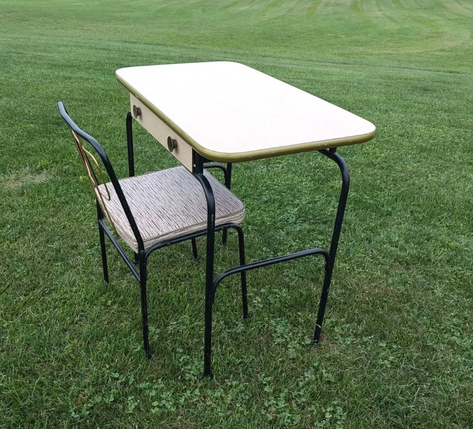 Super Rare 1950s Child's Desk & Chair Clean & All Original! - Image 3 of 4