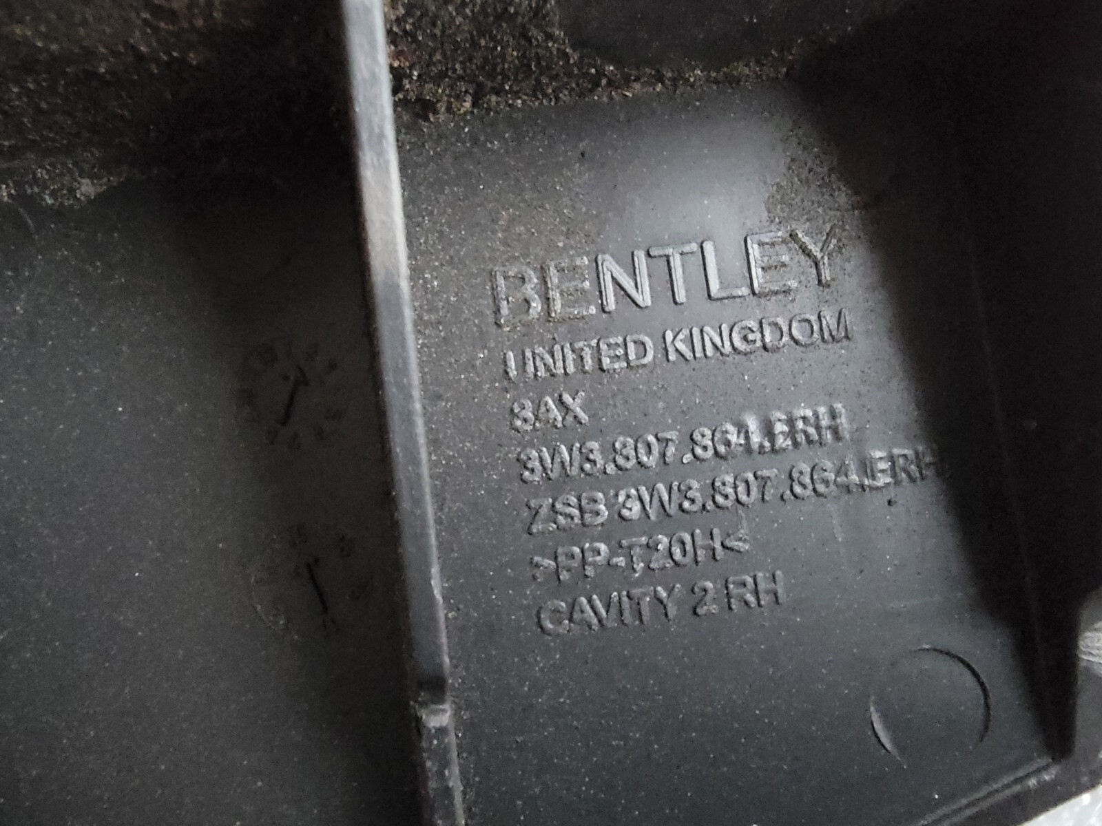 Bentley Continental rear bumper guide (center) Right OEM:3W3807864G
