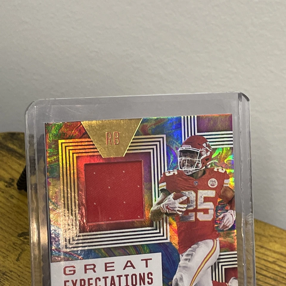 2020 Panini Illusions Clyde Edwards-Helaire Rookie Great Expectations #GE11 - Image 2 of 4