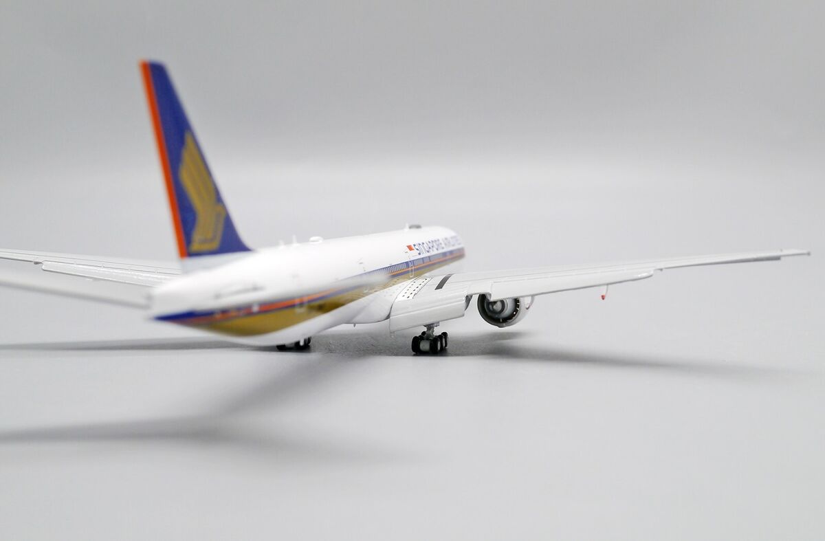 B777 SINGAPORE AIRLINES FLAP DOWN REG: 9V-SWY W/ANT B777 SINGAPORE AIRLINES FLAP DOWN REG: 9V-SWY W/ANT