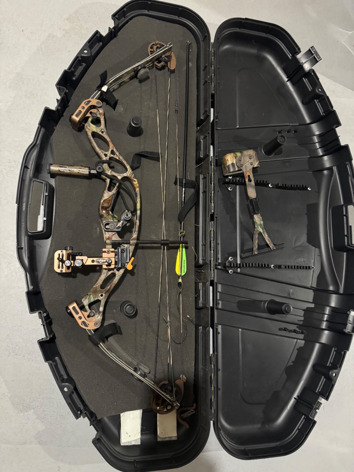 Hoyt Ultramag XT 2000 Compound Bow Used