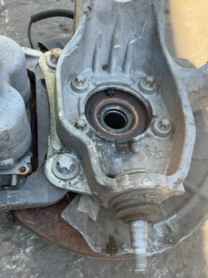 2014-2018 Jeep Cherokee Front Right Passenger Spindle Knuckle Assembly Oem - Image 2 of 4