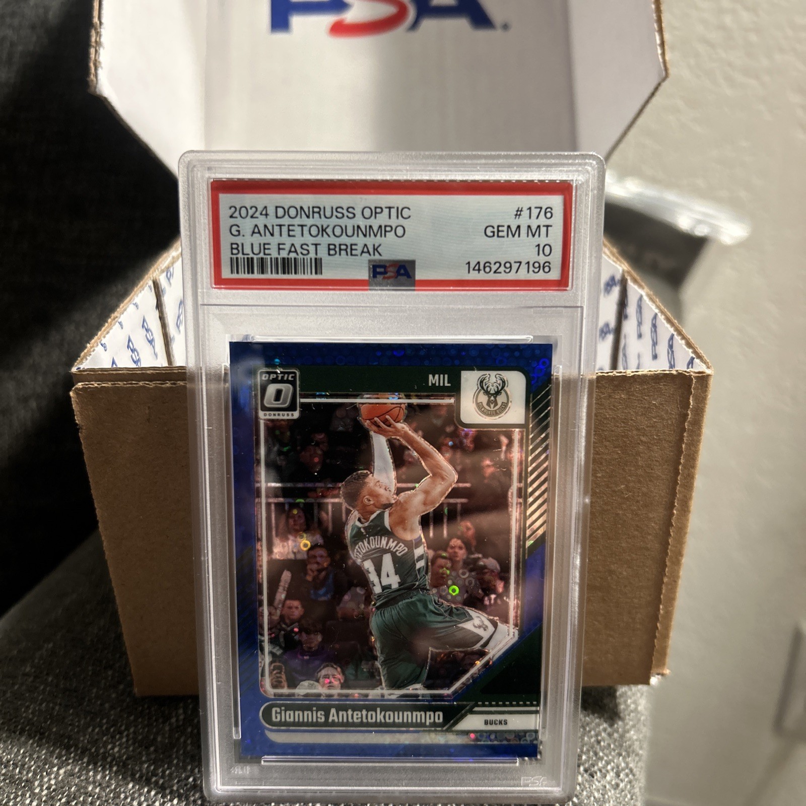 2024 Donruss Optic G.Antetokounmpo Blue fast Break /49 Gem PSA 10 view 2